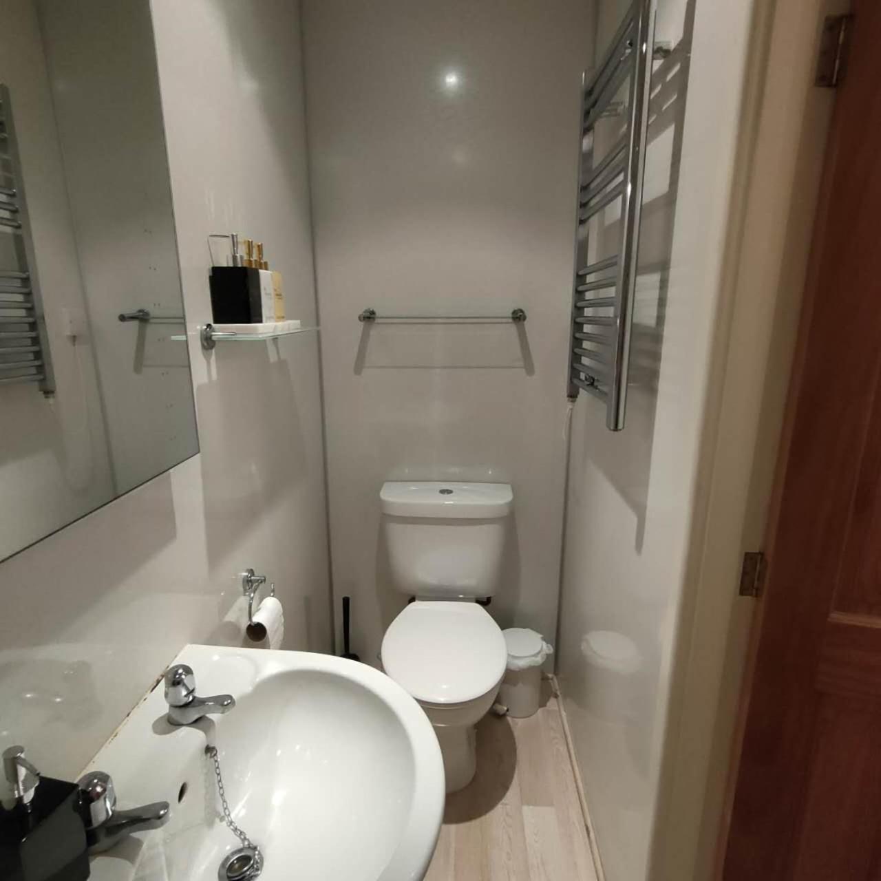 The Ambleside Apartments - Self Catering With Private Kitchen - Best For Location Εξωτερικό φωτογραφία